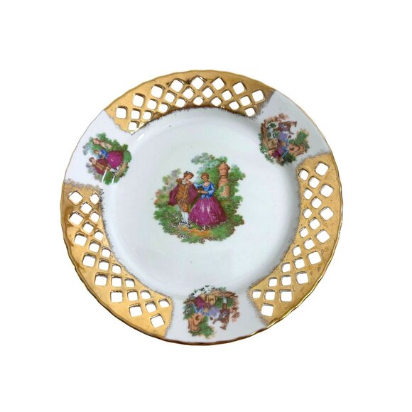 2 Vtg Plates Romantic Courting Couple APULUM Porcelain White Gold Trim Romania - Picture 2 of 16